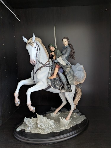 Statua arwen frodo su - e,