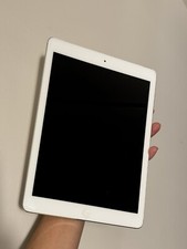 Apple iPad Air 1a Generazione, 16GB Wi-Fi Tablet - Argento e Bianco + Cover nera