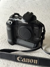 Boitier CANON EOS 1V avec poignée PB-E2 à piles