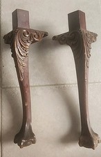 Eleganti gambe in legno, fondo