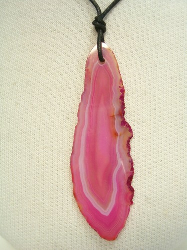 Ciondolo con agata fucsia - con, e