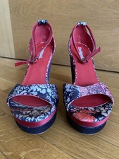 Sandali Desigual con zeppa. N°39 Come nuovi!