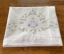 Asciugamani in puro lino ricamati a mano