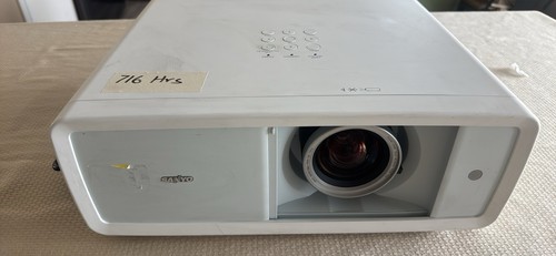 Sanyo plv z2000 projector 716 - plv-z2000,