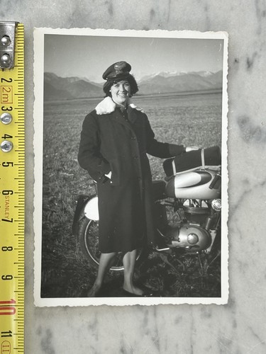 Ragazza con motocicletta - ragazza,