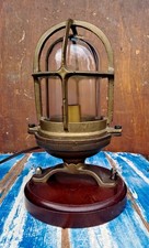 Opalina Con Tartaruga In Ottone Con Vetro Temprato E Base In Mogano Vintage