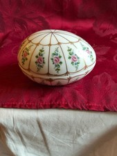 Uovo in porcellana di Limoges
