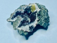 Geode di quarzo con cristalli