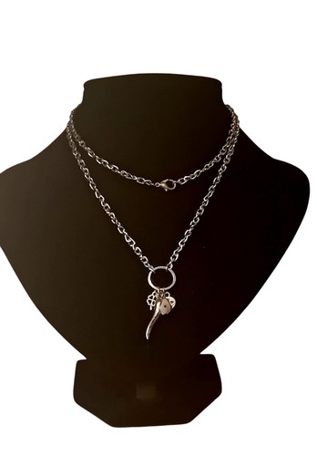 Collana lunga con - lunga, charm