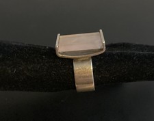 Anello "slitta" Elis Kauppi per Kupittaan Kulta argento e quarzo rosa