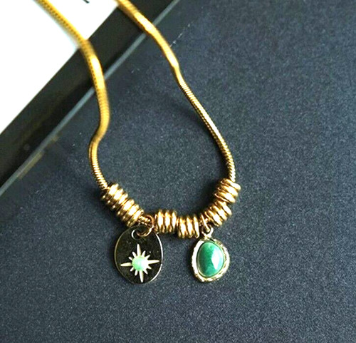 Collana con ciondolo giada - con, in