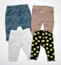 4 pantaloni per il tempo