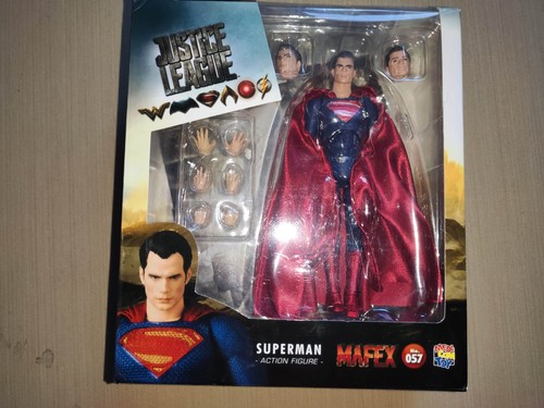 Comics superman mafex 057 - dc,