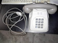 Telefono vintage Fatme con tasti e spina francese