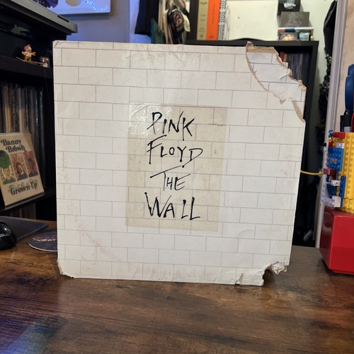 Pink floyd the wall - pink,
