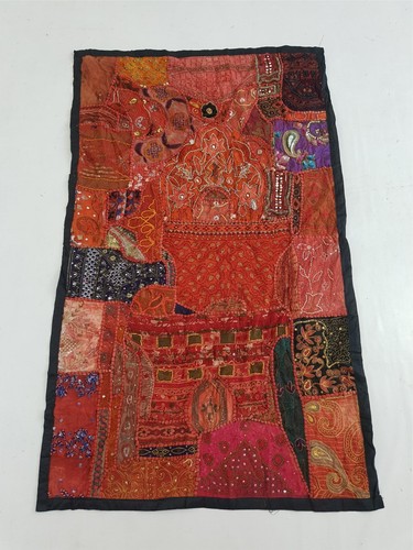Arazzo patchwork ricamato