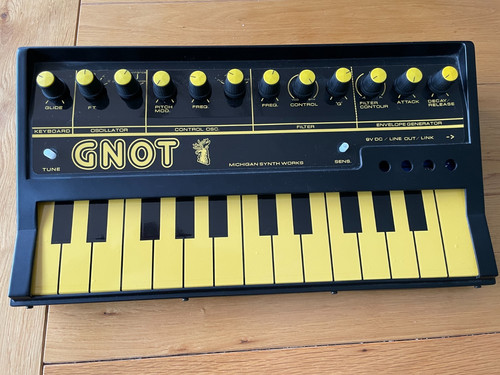 Sintetizzatore gnot con - sintetizzatore,