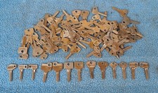 LOTTO CHIAVI NUOVE VERGINI  !!  110 PEZZI  DI AUTO D'EPOCA  FIAT E VARIE