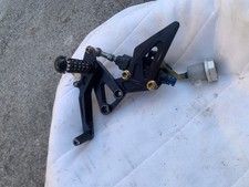 TRIUMPH STREET TRIPLE 675 2013 PEDANA DESTRA CON LEVA FRENO E POMPA