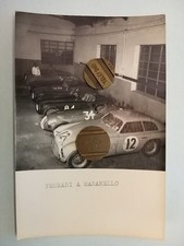 Auto Ferrari all'interno dello stabilimento di Maranello. Fotografia Dufoto.