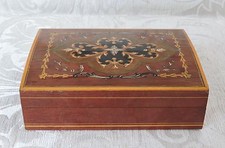 Scatola in legno intarsiato intarsiato italiano vintage c1950 Scatola di legno a intarsio