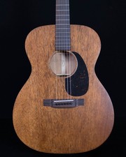 Martin 00015M acustica in mogano con custodia softshell