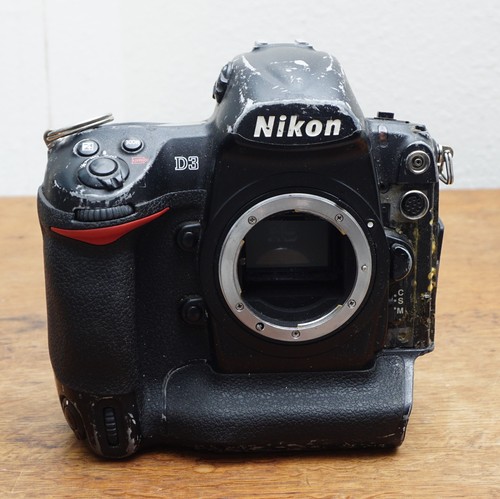Nikon 12mp digital slr - d3,