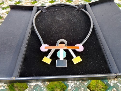 Una rara collana memphis - collana,