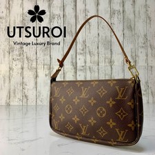 LOUIS VUITTON Pochette