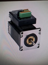 Motore passo-passo SureStep ancora nella scatola.  Viene fornito con unità integrata. 