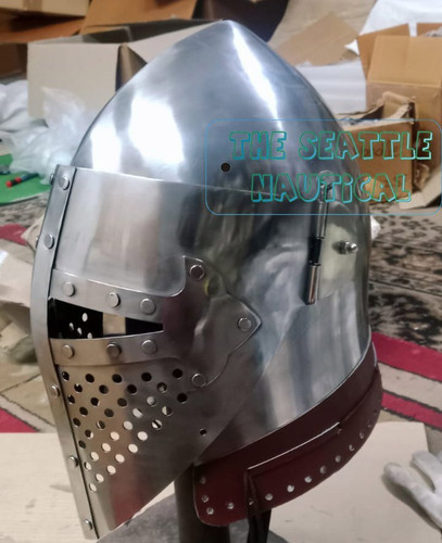 Elmetto cavaliere crociato