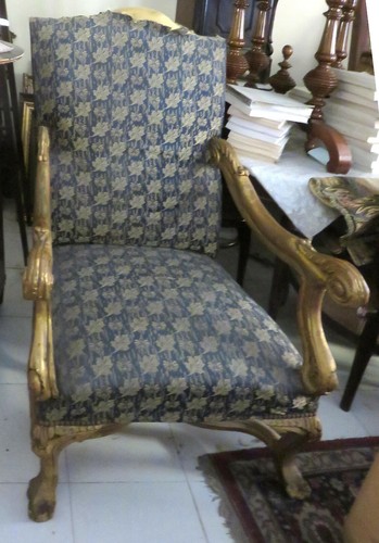 Imponente trono - imponente, “