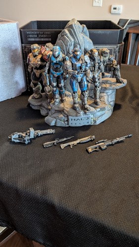 Statua halo reach - statua, team