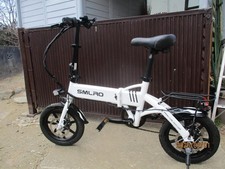 Bicicletta pieghevole bianca