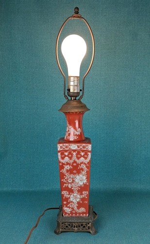 Vecchia lampada quadrata