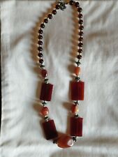 COLLANA DONNA con decorazioni quadrate di colore AMBRA. Particolare ed elegante.