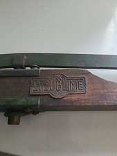 La Sublime Antica tappatrice da tavolo in legno e metallo..