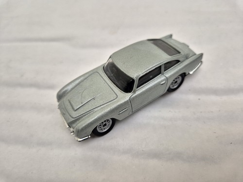 Corgi classic 8cm james - 8cm, bond