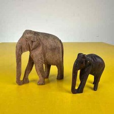 coppia di elefanti intagliati nel legno