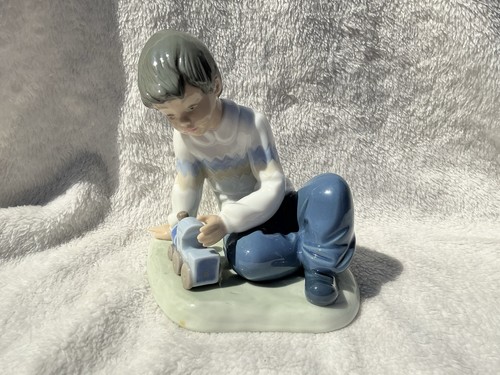 Nao lladro un giocattolo - "un,