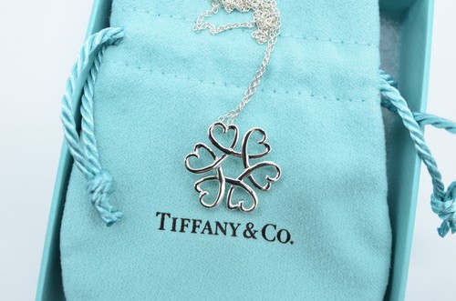 Collana con ciondolo fiore