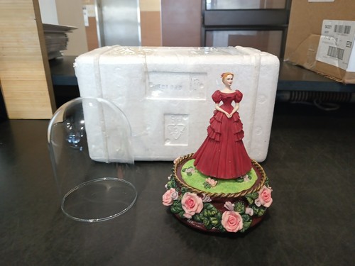 Scarlett shame figurine - shame,
