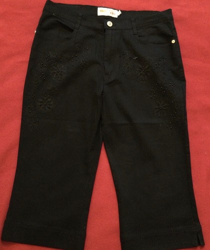 Jeans neri tagliati con