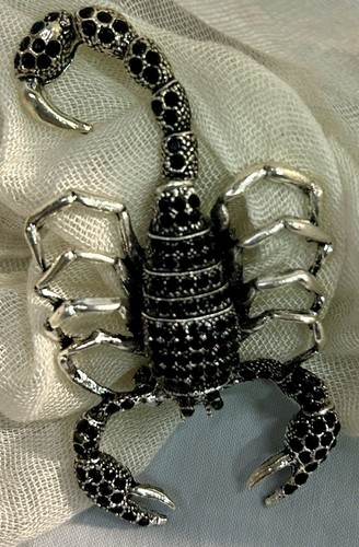 Spilla scorpione strass nero
