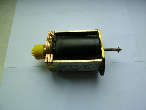 Attuatore elettromagnetico