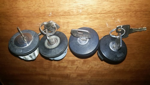 Lotto tappi benzina con - 4,