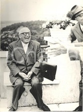 1963 ROMA CAMILLUCCIA Pietro NENNI sorridente al vertice per il Governo MORO