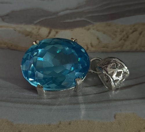 Ciondolo elegante zircone blu