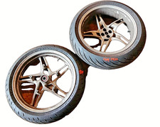 120/70/R17 m/c 58 W dot 40 20 e 190/55/17 m/c 73 W dot 4720 ora su cerchio BMW