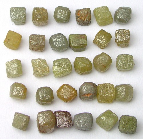 Carato naturale cubetti - +,